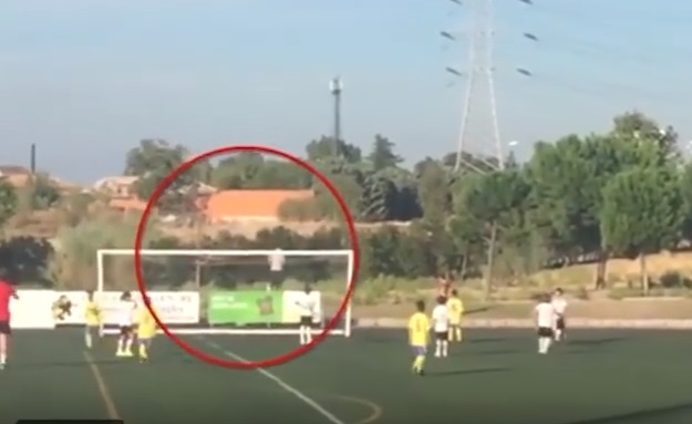 Video koji je obišao svijet: Ronaldo sakupljač lopti na utakmici svog sina