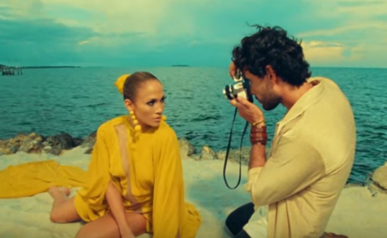 J.Lo u novom spotu "Ni Tú Ni Yo" dokazala da je kraljica glamura