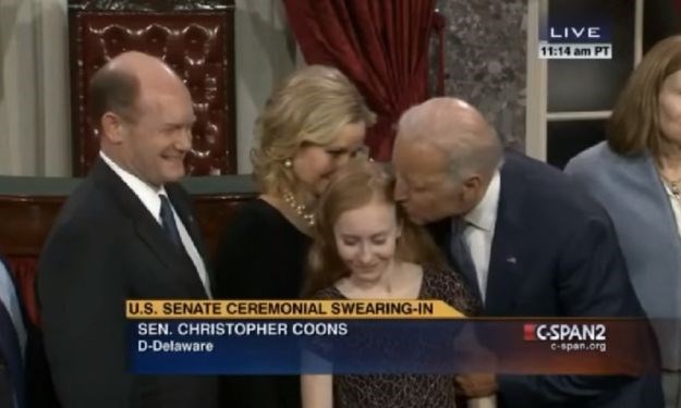 Biden gubi kontrolu pored žena: Pogledajte sve žute minute "Jezivog Joea"