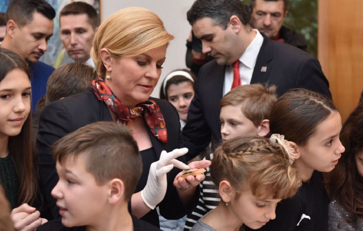 Djevojčica recitirala pjesmu o Kolindi u njenom uredu: "Glasat ćemo za nju i na sljedećim izborima"