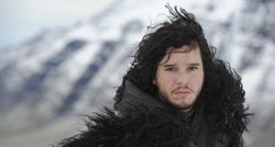 Svi znate za krzneni plašt Jona Snowa, ali ne možete ni zamisliti koliko smrdi