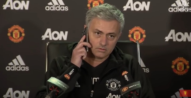 Usred presice novinaru zazvonio mobitel, Mourinho ga uzeo i napravio spektakl