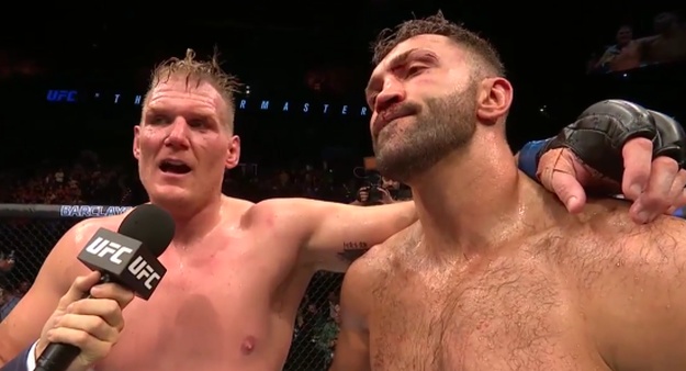 UFC Hamburg: Barnett gušenjem svladao Arlovskog, Bader koljenom uspavao Latifija