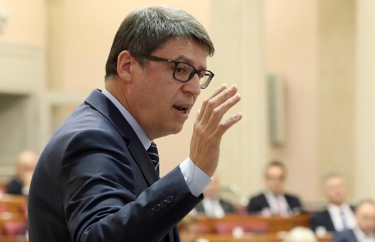 VIDEO Jovanović napao Culeja u saboru: "On je glup, prijetio mi je pištoljem"