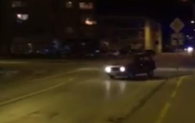 Pogledajte filmsku potjeru u Karlovcu: Po cijelom gradu bježao od policije u - crvenom Yugu