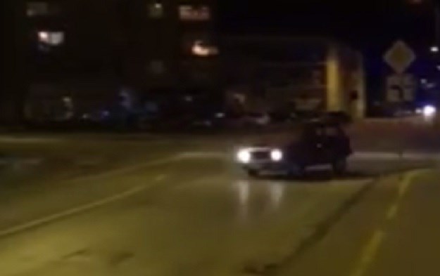 Pogledajte filmsku potjeru u Karlovcu: Po cijelom gradu bježao od policije u - crvenom Yugu