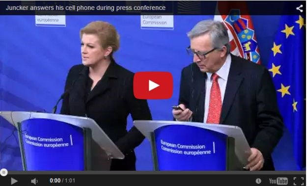 VIDEO Kolinda ponižena: Juncker usred pressice pričao na mobitel i tipkao
