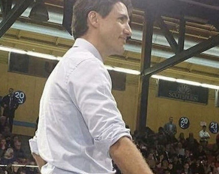 "Bome dobra guza": Žene ne mogu prestati gledati ovu fotku kanadskog premijera