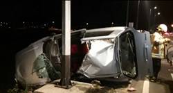 FOTO U stravičnoj nesreći kod Zaprešića jedna osoba preminula, automobil se gotovo prepolovio