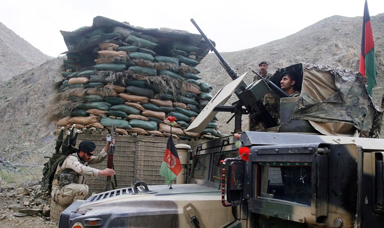 U napadu na američki vojni konvoj u Kabulu poginulo osam civila