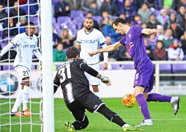 Kalinić iznudio penal, Badelj mu namjestio deseti gol u Seriji A