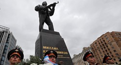 Na spomeniku Kalašnjikovu otkrivena neviđena greška - njemačka puška