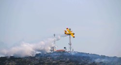 Kanaderi gase požare kod Drniša i iznad Tisnog