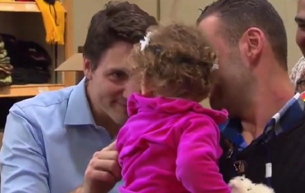 Prvi avion s izbjeglicama stigao u Kanadu, dočekao ih premijer: "Dobrodošli u vaš novi dom"