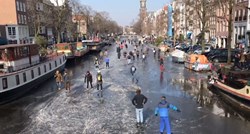 U Amsterdamu je toliko hladno da se ljudi kližu po zaleđenim kanalima