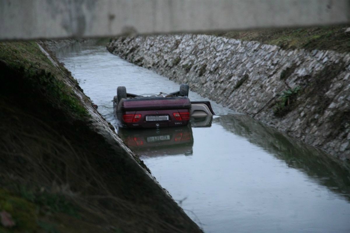DVIJE OSOBE POGINULE U DVIJE NESREĆE U Istri frontalni sudar, u Zagorju auto završio u kanalu