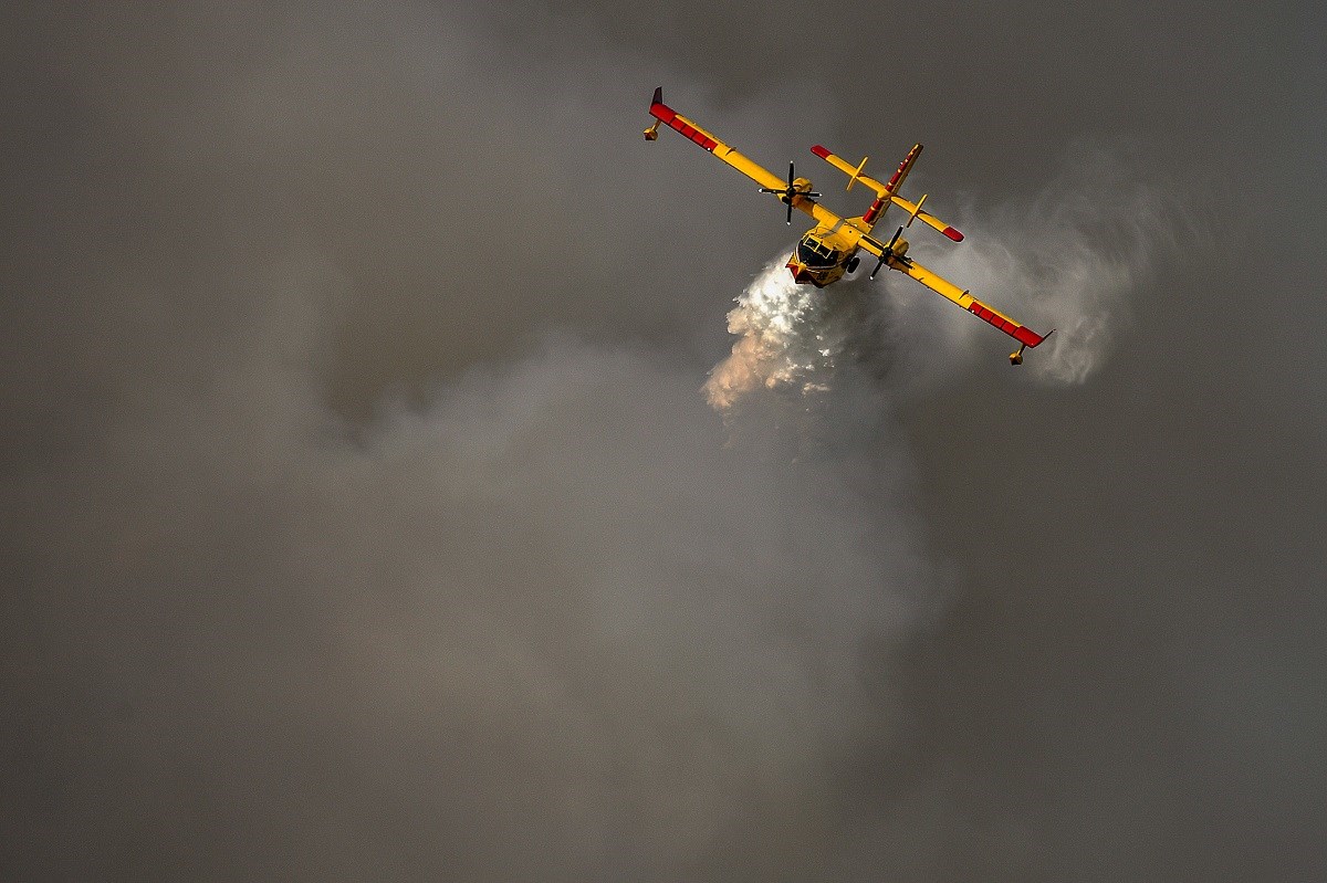 GORI PO HRVATSKOJ Kanaderi gase vatru kod Knina, na Velebitu i Biokovu
