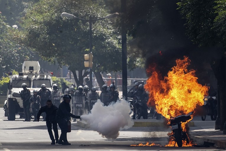 KAOS U VENEZUELI Maduro "utvrđuje diktaturu": UN optužio vladu za kršenje ljudskih prava