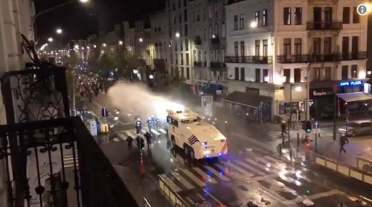 BRUXELLES U PLAMENU Marokanci proslavili plasman na SP tako da su demolirali i zapalili pola grada