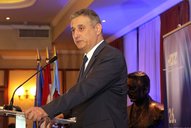 Karamarko o Hasanbegoviću: Njegovo mjesto u Vladi je sigurno, sve je inscenirano kao s Crnojom