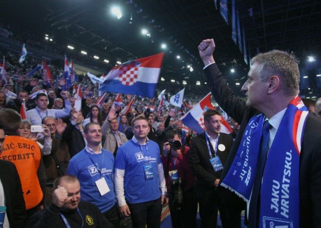 Parade domoljublja i kiča: HDZ ispunio zagrebačku Arenu do posljednjeg mjesta