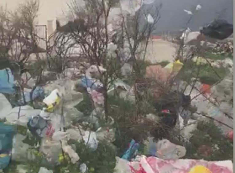 Splitski Karepovac užasno smrdi, a ova snimka najbolje govori kako je živjeti kraj toliko smeća