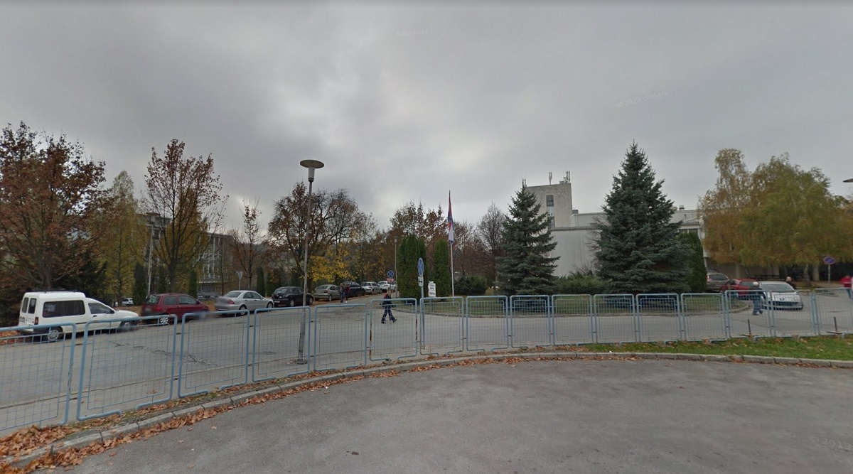 Pogazio staricu ispred bolnice u Karlovcu pa pobjegao