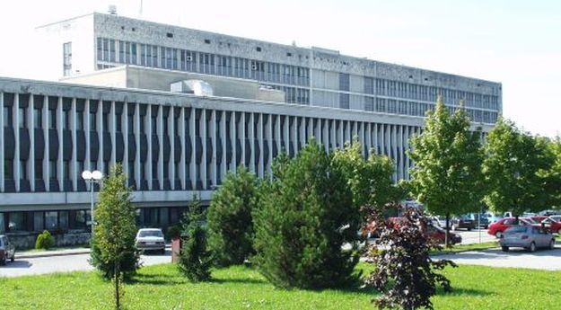 Misteoriozni slučaj u Karlovcu, žena se sama prijavila u bolnicu s ranom od metka