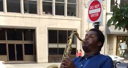 VIDEO Ulični svirač usred New Yorka na saksofonu odsvirao "Lijepu našu"