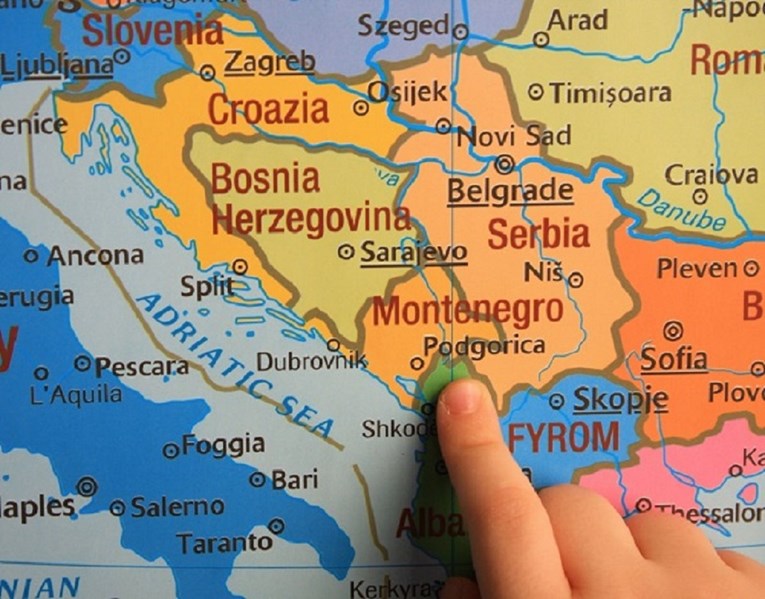 ODGOVOR ANALITIČARU KOJI JE RAZLJUTIO REGIJU "Etnička podjela značila bi katastrofu za Balkan"