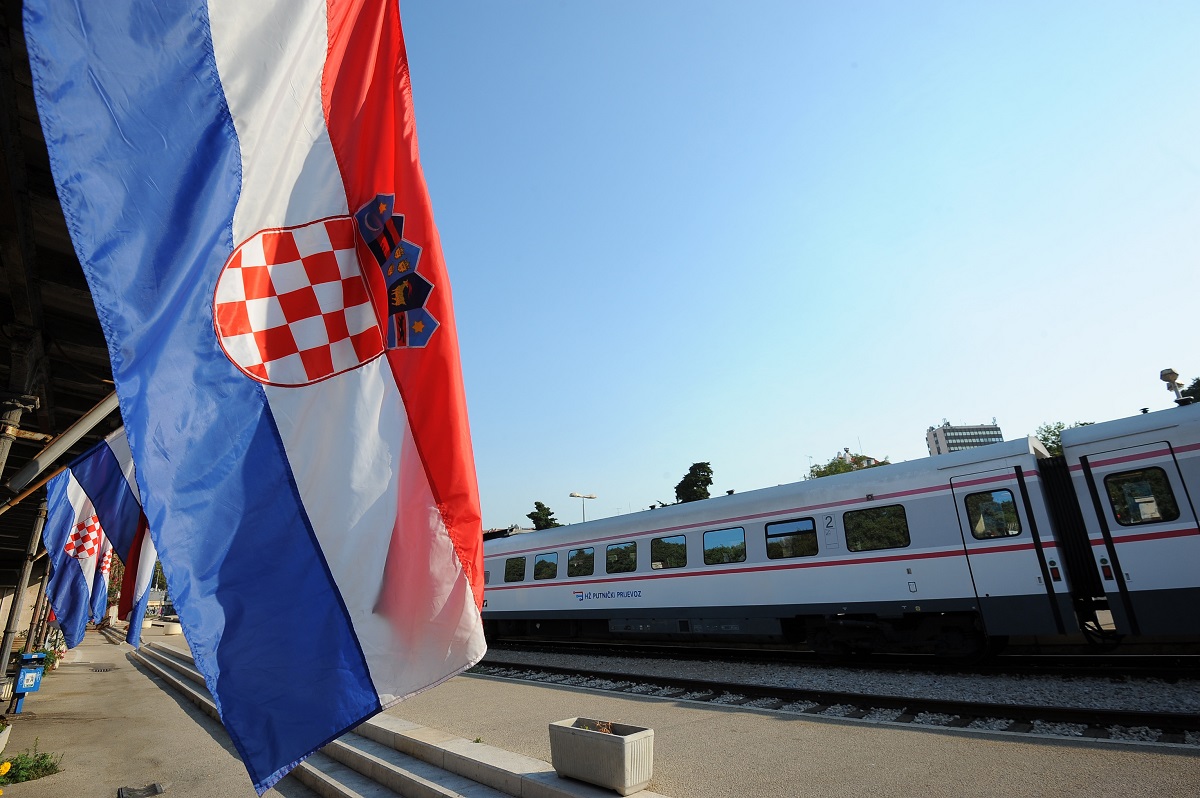 Uvodi se zajednička karta za autobus i vlak u Splitu i Kaštelima