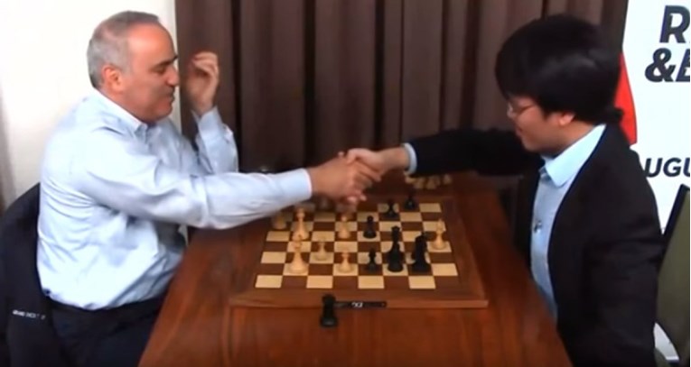 ZAIGRAO POD HRVATSKOM ZASTAVOM Legendarni Kasparov izašao iz mirovine