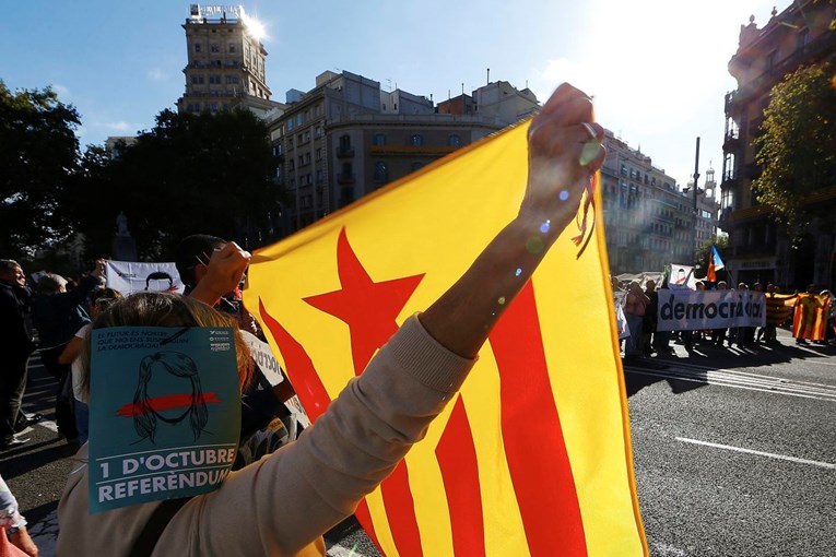Tisuće španjolskih policajaca stižu u Kataloniju