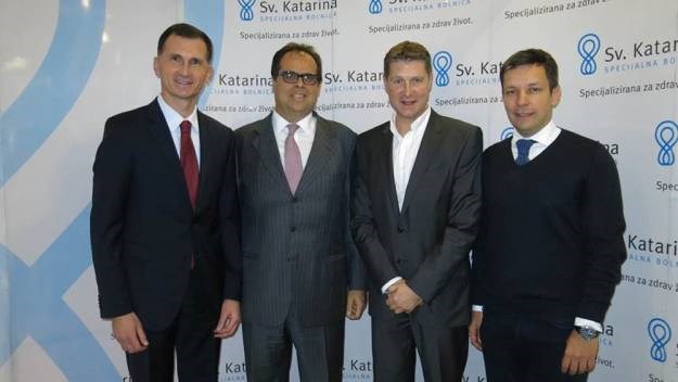 Prva aplikacija autolognih matičnih stanica iz masnog tkiva u Hrvatskoj, zahvat pratilo 70 liječnika