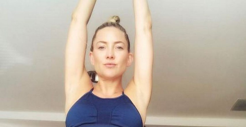 Kate Hudson voli vježbati golišava, s bocama u rukama