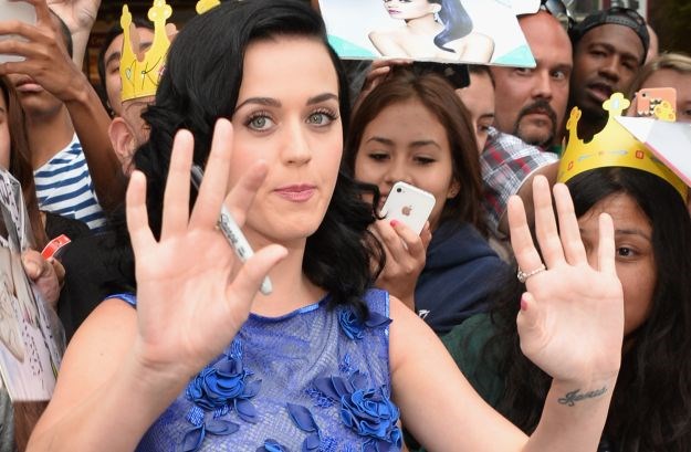 Katy Perry želi samostan, časne sestre joj ga ne daju, podignuta i tužba