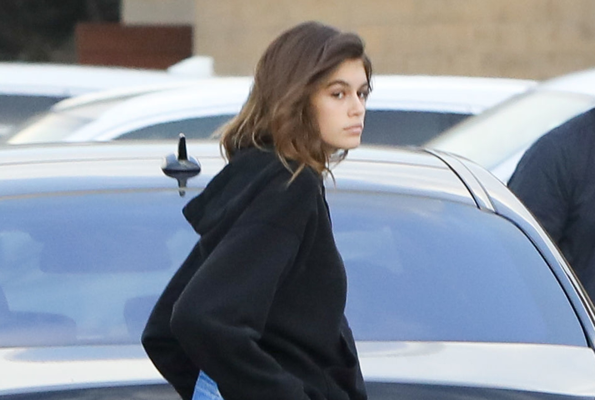 Kćer Cindy Crawford u majici sa slikom svoje mame u toplesu