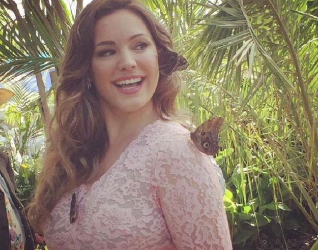 FOTO Susjedi izvlače dalekozore: Gola Kelly Brook sunča se u dvorištu