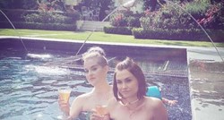 Kelly Osbourne objavila fotku iz bazena, ali svi su gledali samo jedan urnebesni detalj