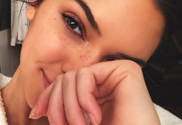 Kendall pozirala samo u tangicama