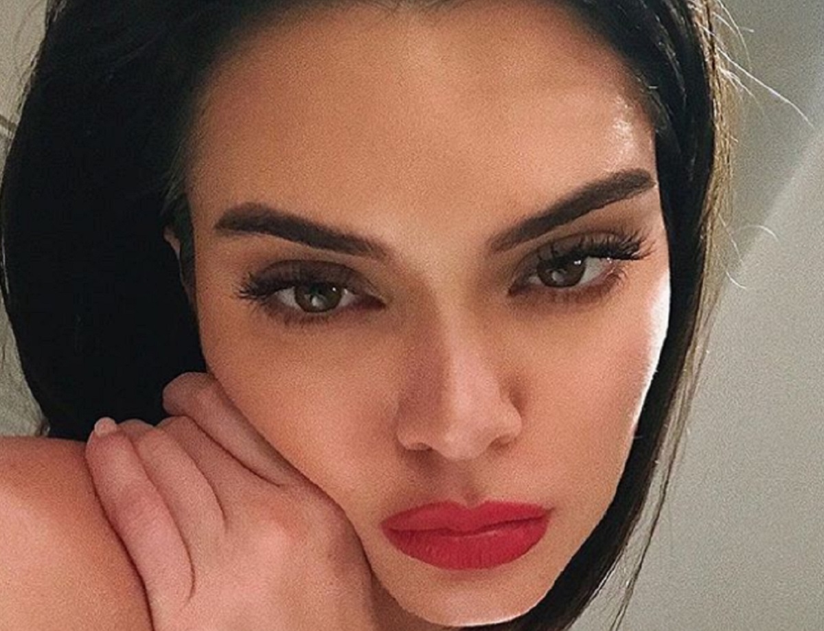 Fanovi napali Kendall Jenner zbog novog selfieja: "Bila si prirodno lijepa, ne treba ti to"