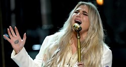 VIDEO Kesha rasplakala poznate pjesmom o silovanju koje je proživjela