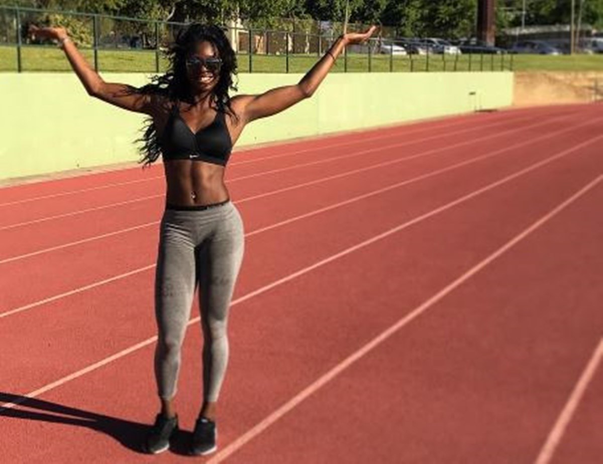 VIDEO Cijeli internet je lud za guzom atletičarke koja skače u minijaturnim gaćicama