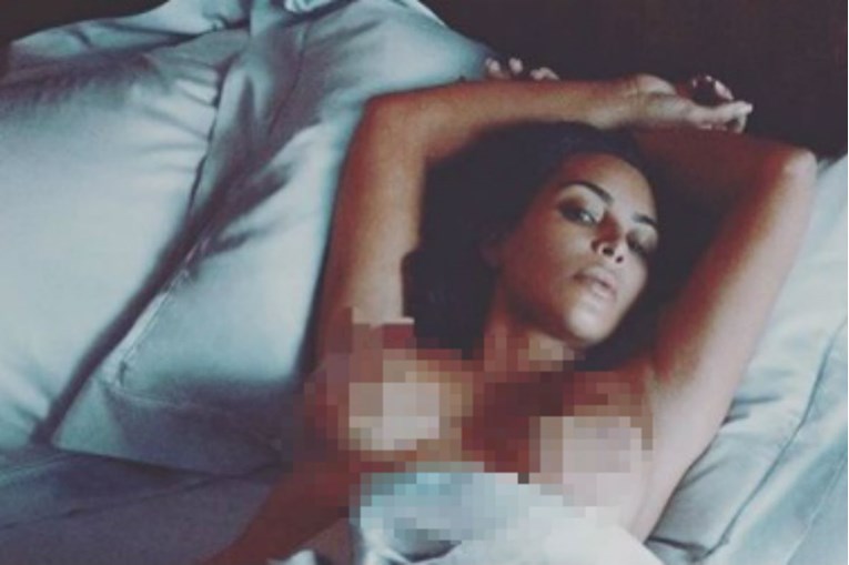 Golih grudi i bez gaćica: Čak je i Kim Kardashian "priznala" da je ovo zaista provokativna fotka