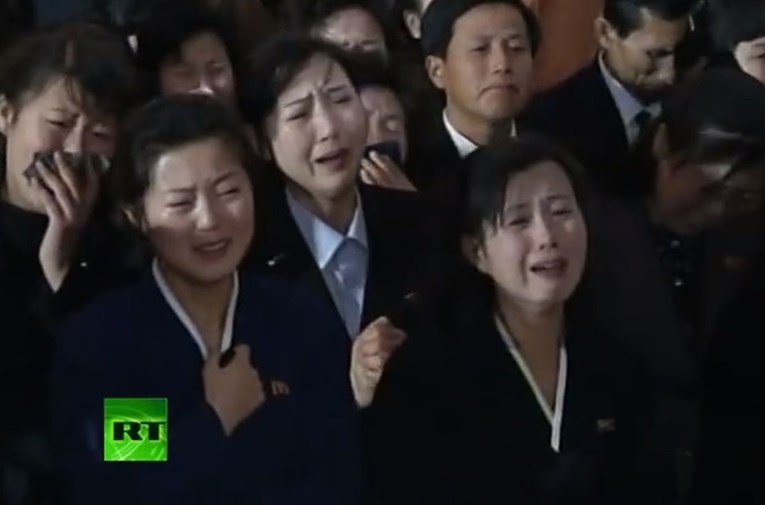 Zašto na snimkama s Kim Jong-unom svi plaču?