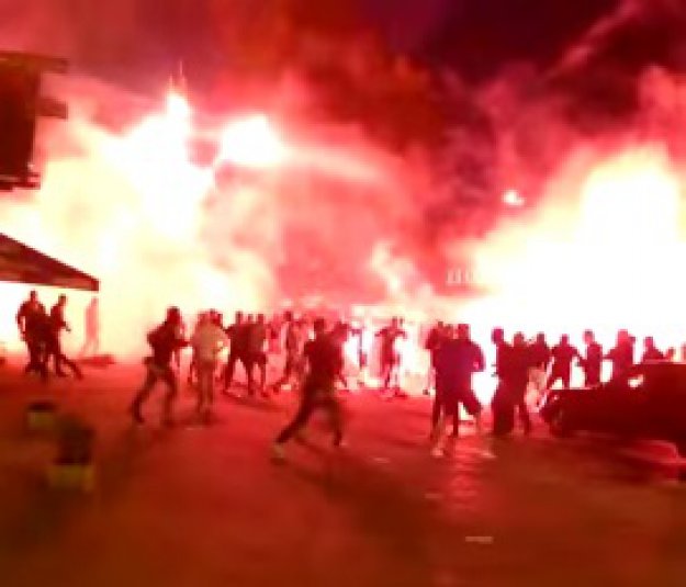 Kaos u Kijevu: Navijači Dinama i Legije sukobili se noževima, bakljama i stolicama