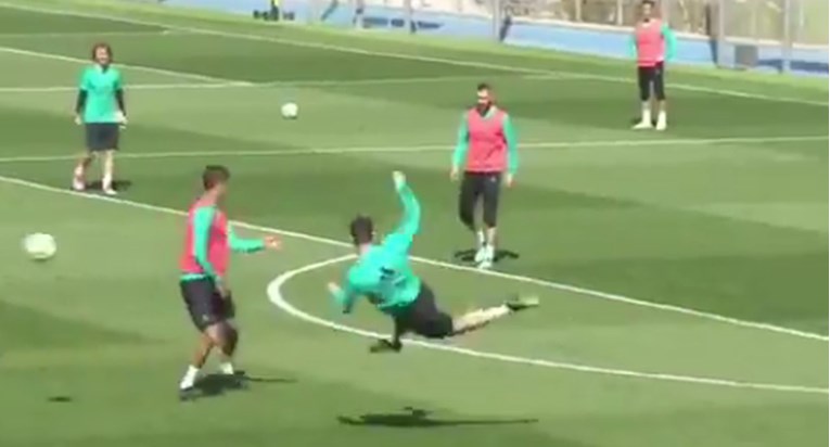 Ronaldo novom akrobacijom oduševio suigrače na treningu