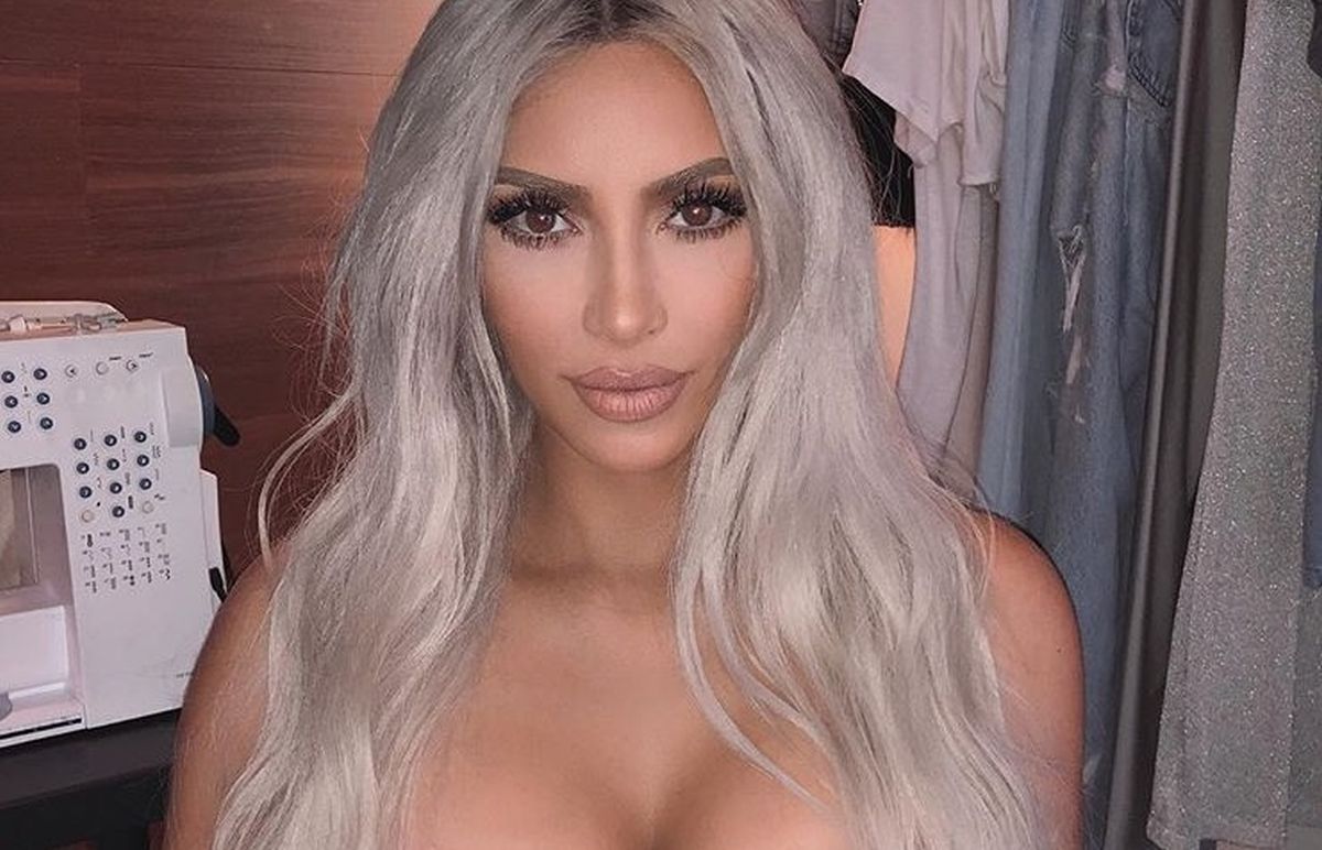 Kim Kardashian fotkom u toplesu razbjesnila fanove: "Kakva si ti majka, to ti je dijete"