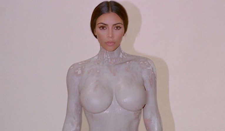 Kim Kardashian pokazala bočicu parfema u obliku njenog golog tijela (18+)