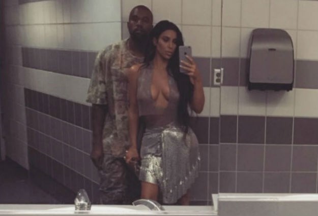 Kim u sexy srebrnoj haljini zasjenila i supruga i njegov koncert